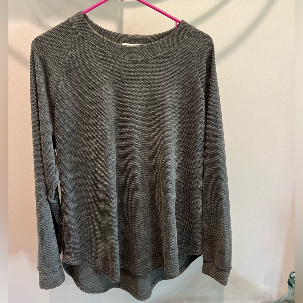 Lightweight pullover